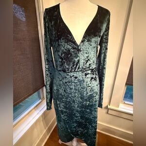 NWT. Show Me Your Mumu. RARE Green Velvet Dress. Size Small.
